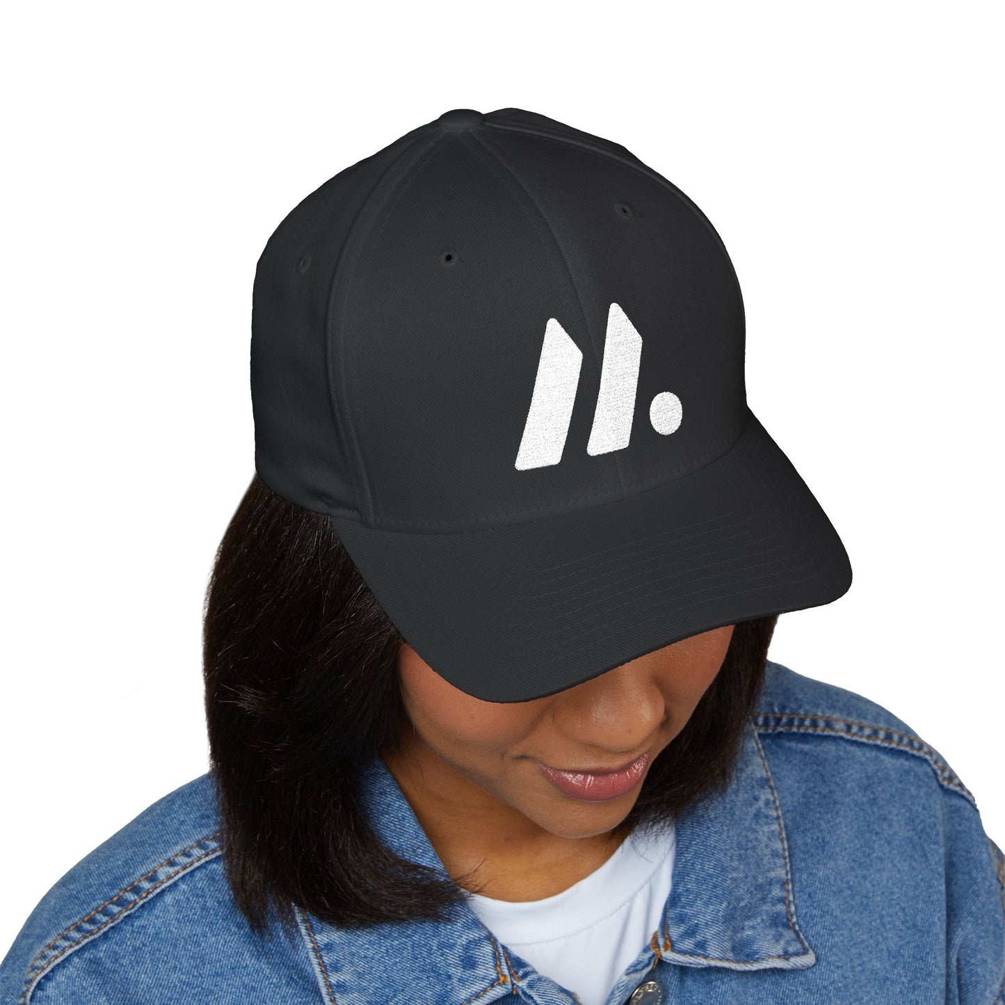 Minimalist Embroidered Closed-Back Cap for Casual Style
